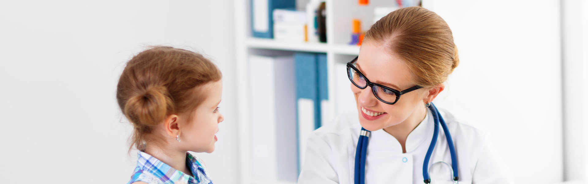 doctor intertaining kid while on check up