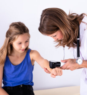 doctor checking up on her kid patient
